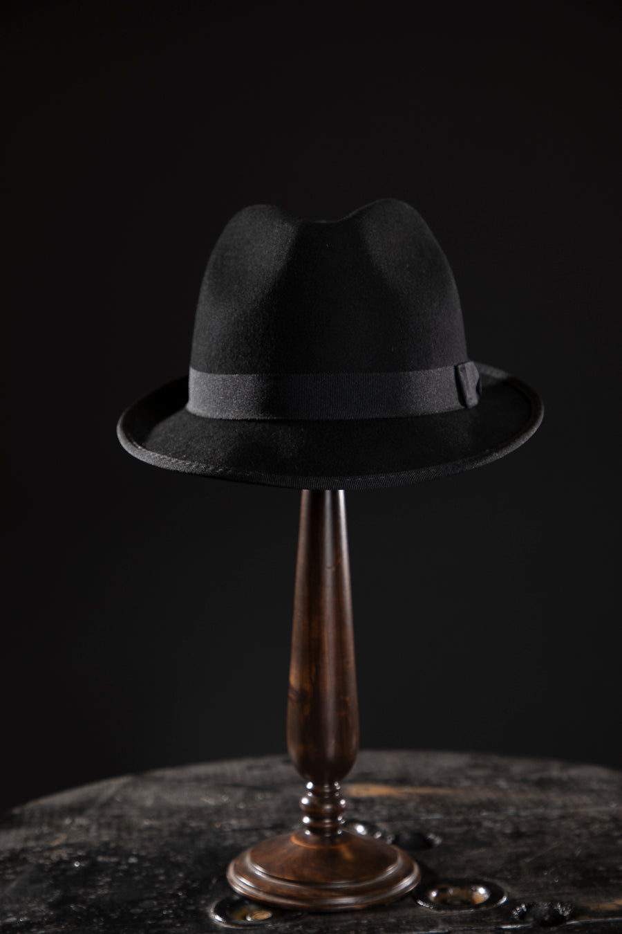 Deluxe, high quality hats for men and women. Our collection of hats including wool felt top hats, fedoras, bowlers, caps, fedoras, trilbys, cloches and more are a wonderful addition to a 1920s Gangster or Gatsby costume, or the perfect fashion accessory. Shop online, or visit our Mornington hat store to see all that we have to offer.