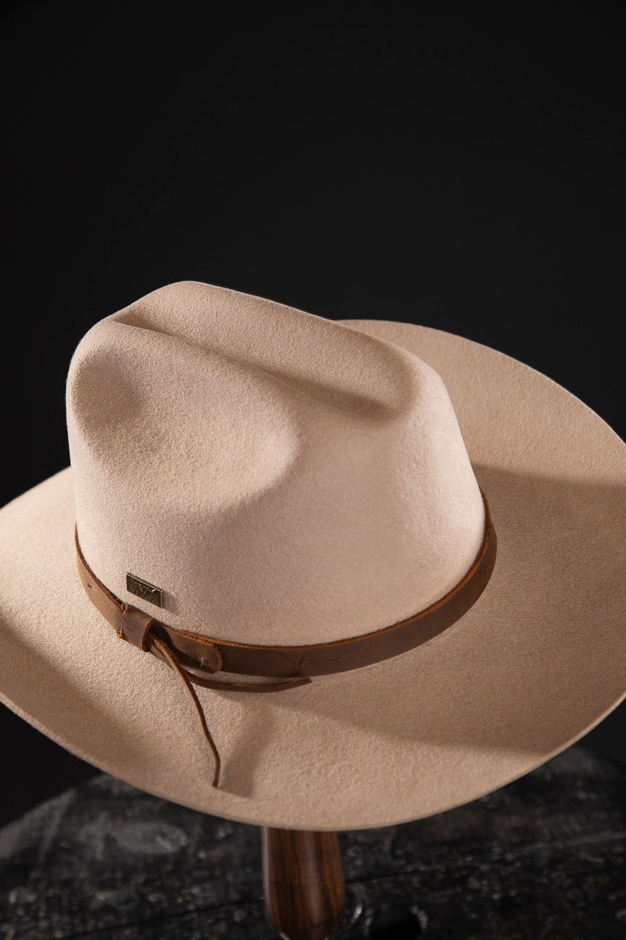 Flinders Cattleman Western Cowboy Hat - Deluxe, high quality hats for men and women. Our collection of hats including wool felt top hats, fedoras, bowlers, caps, fedoras, trilbys, cloches and more are a wonderful addition to a 1920s Gangster or Gatsby costume, or the perfect fashion accessory. Shop online, or visit our Mornington hat store to see all that we have to offer.