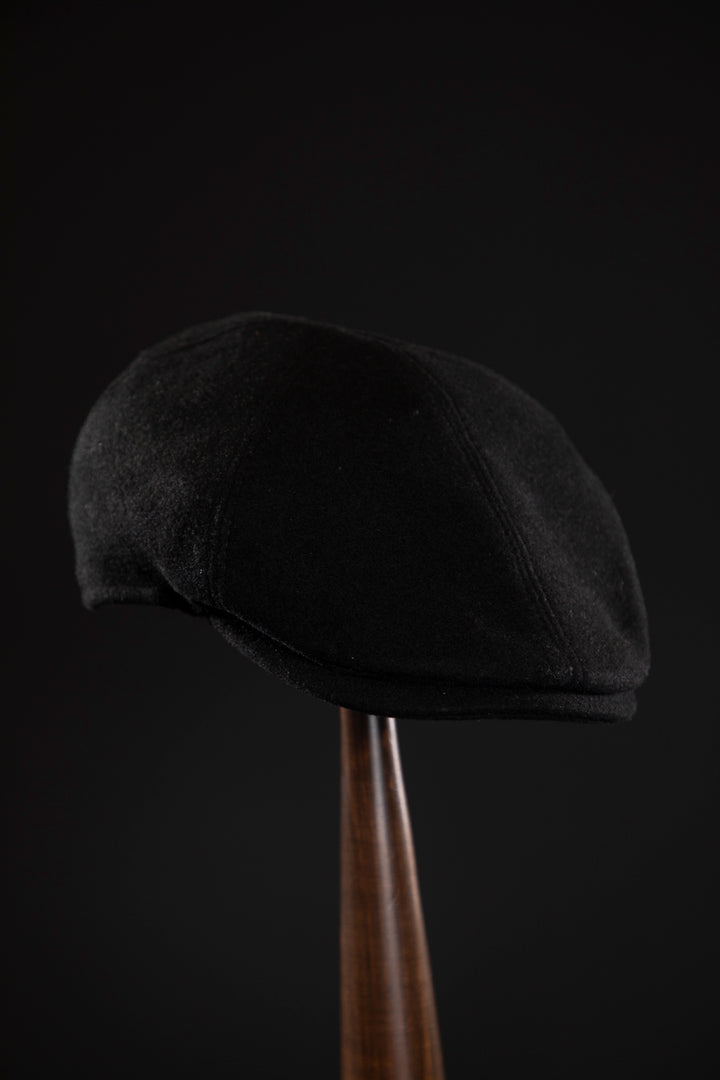 Peaky Blinders Tommy Shelby Hat Flechet Flat Cap - Deluxe, high quality hats for men and women. Our collection of hats including wool felt top hats, fedoras, bowlers, caps, fedoras, trilbys, cloches and more are a wonderful addition to a 1920s Gangster or Gatsby costume, or the perfect fashion accessory. Shop online, or visit our Mornington hat store to see all that we have to offer.