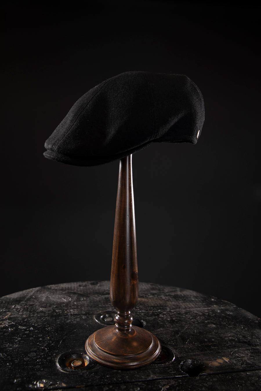 Peaky Blinders Tommy Shelby Hat Flechet Flat Cap - Deluxe, high quality hats for men and women. Our collection of hats including wool felt top hats, fedoras, bowlers, caps, fedoras, trilbys, cloches and more are a wonderful addition to a 1920s Gangster or Gatsby costume, or the perfect fashion accessory. Shop online, or visit our Mornington hat store to see all that we have to offer.