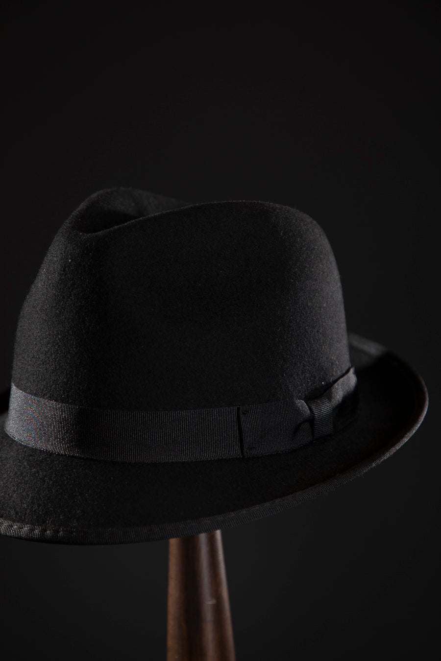 Deluxe, high quality hats for men and women. Our collection of hats including wool felt top hats, fedoras, bowlers, caps, fedoras, trilbys, cloches and more are a wonderful addition to a 1920s Gangster or Gatsby costume, or the perfect fashion accessory. Shop online, or visit our Mornington hat store to see all that we have to offer.