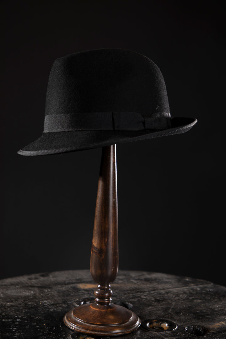 Deluxe, high quality hats for men and women. Our collection of hats including wool felt top hats, fedoras, bowlers, caps, fedoras, trilbys, cloches and more are a wonderful addition to a 1920s Gangster or Gatsby costume, or the perfect fashion accessory. Shop online, or visit our Mornington hat store to see all that we have to offer.