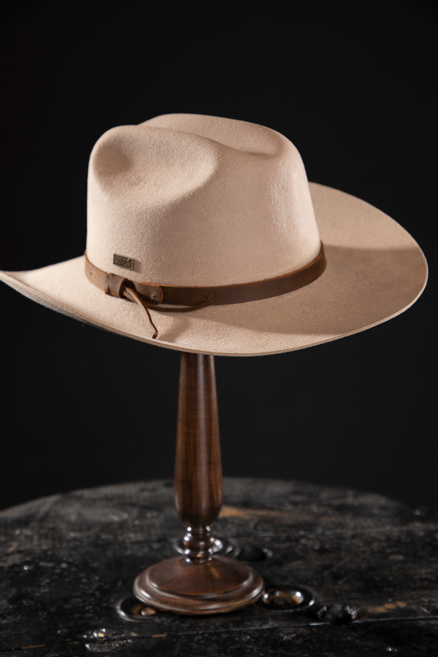 Flinders Cattleman Western Cowboy Hat - Deluxe, high quality hats for men and women. Our collection of hats including wool felt top hats, fedoras, bowlers, caps, fedoras, trilbys, cloches and more are a wonderful addition to a 1920s Gangster or Gatsby costume, or the perfect fashion accessory. Shop online, or visit our Mornington hat store to see all that we have to offer.