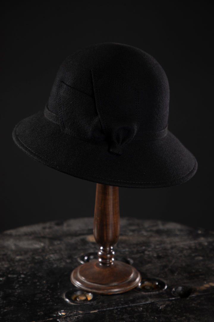 Wool Bell 1920s Cloche - Deluxe, high-quality hats for men and women. Our collection of hats including wool felt top hats, fedoras, bowlers, caps, fedoras, trilbys, cloches and more are a wonderful addition to a 1920s Gangster or Gatsby costume, or the perfect fashion accessory. Shop online, or visit our Mornington hat store to see all that we have to offer.