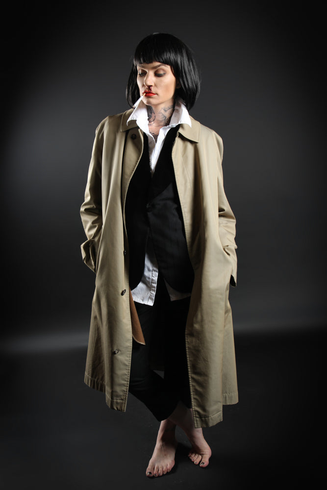 Mia Wallace From Quentin Tarantino's epic masterpiece, Pulp Fiction. Costume Hire or Cosplay, plus Makeup and Photography. Proudly by and available at, Little Shop of Horrors Costumery Mornington & Melbourne.