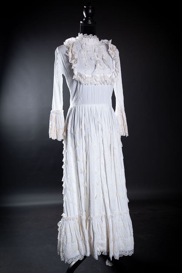 Bridgerton Ball 1800s & 1900s Victorian Costume Hire or Cosplay, plus Makeup and Photography. Proudly by and available at, Little Shop of Horrors Costumery, Costume Shop Mornington, Frankston & Melbourne